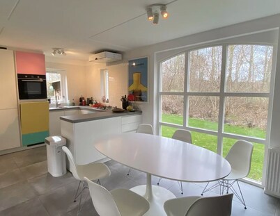 Prachtig Designhuis, Rustige Ligging, Zwembad, Speeltuin, Fietsen in de Duinen