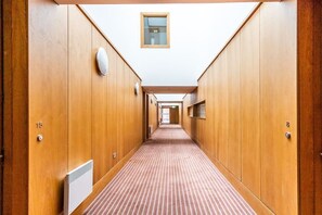 Interior - Grand Canal 2 Bedroom Flat (Dublin)