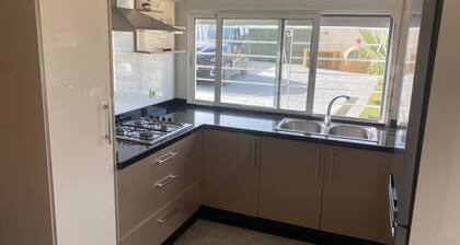 Maison isolée avec sa piscine et son barbecue