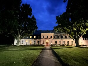 Front of property - Dworek Bielin (gmina Moryn)