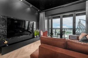 1 sovrum, strykjärn/strykbräda och sängkläder