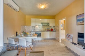 Family Villa, Multiple Bedrooms (Coastal Paradise Villa with Pool) | Private kitchen