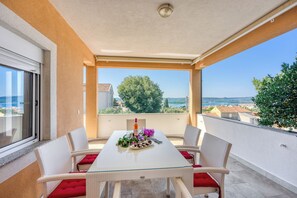Outdoor dining - Coastal Paradise Villa With Pool (Sveti Filip i Jakov)