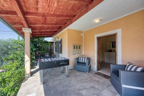 Terrace/patio - Coastal Paradise Villa With Pool (Sveti Filip i Jakov)