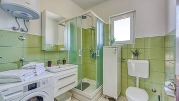 Familienvilla, 4 Schlafzimmer, Balkon (Coastal Paradise Villa with Pool) | Badezimmer