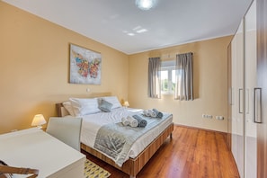 Family Villa, 4 Bedrooms, Balcony (Coastal Paradise Villa with Pool) - Coastal Paradise Villa With Pool (Sveti Filip i Jakov)