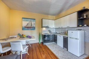 Fridge, oven, stovetop, dishwasher - Coastal Paradise Villa With Pool (Sveti Filip i Jakov)