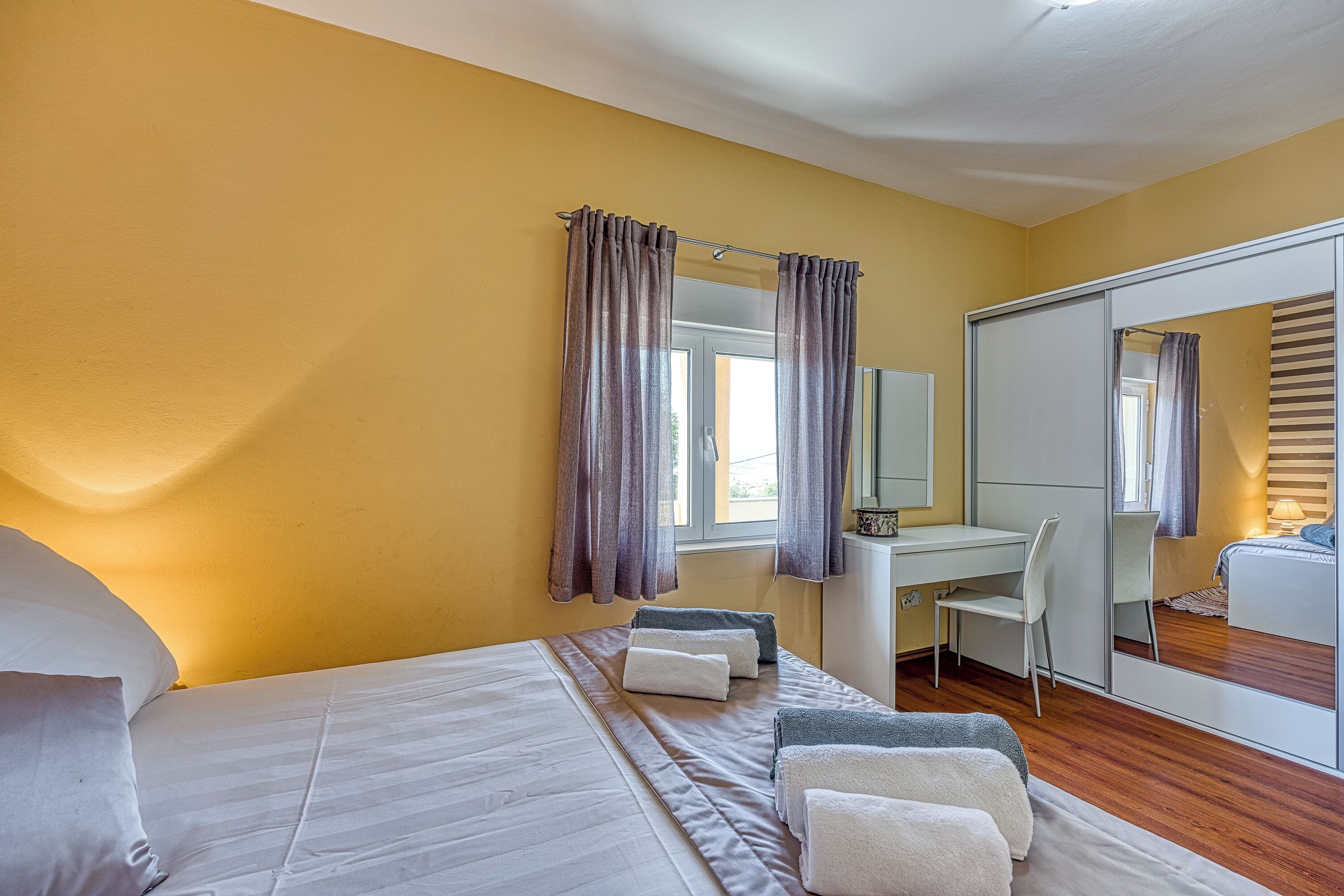 Familienvilla, Mehrere Schlafzimmer (Coastal Paradise Villa with Pool) | 4 Schlafzimmer, laptopgeeigneter Arbeitsplatz, Bügeleisen/Bügelbrett