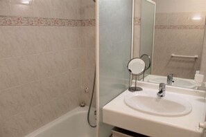 Bathtub