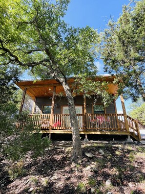 Exterior - Alamo Springs Country Cottages in Fredericksburg Texas. Cottage #1 Adaline (Fredericksburg)