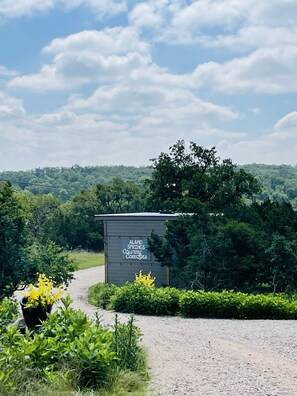 Property grounds - Alamo Springs Country Cottages in Fredericksburg Texas. Cottage #1 Adaline (Fredericksburg)