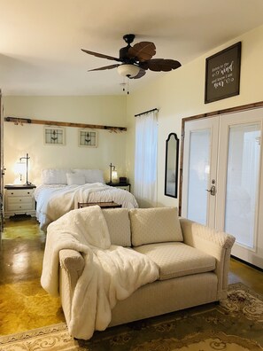 1 bedroom, iron/ironing board, bed sheets - Alamo Springs Country Cottages in Fredericksburg Texas. Cottage #1 Adaline (Fredericksburg)