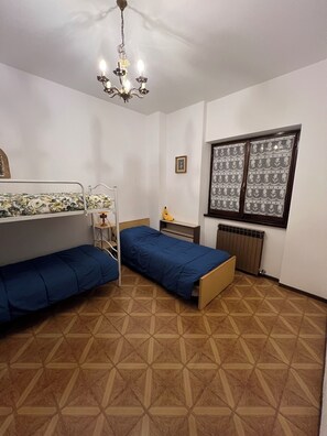 3 bedrooms, iron/ironing board, free WiFi
