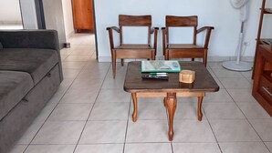 TV, books - 36 Baltazia - 3-star rental in Sainte-Anne, Guadeloupe (Sainte-Anne)