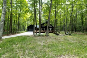 Exterior - Escape to Winter-Chard Lake Forest Chalet — Your Northern Michigan Basecamp (Roscommon)