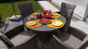 Outdoor dining - Traumhafte Barrierefreie Wohnung mit Sauna und Terrasse (Göhren-Lebbin)