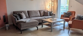 Traumhafte Wohnung Über Zwei Ebenen mit Infrarotkabine, Balkon und Terrasse