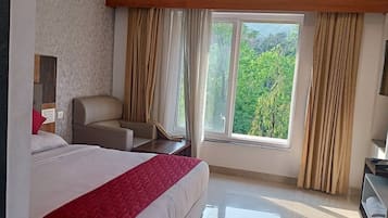 Luxury Room | 1 bedroom, desk, soundproofing, free WiFi