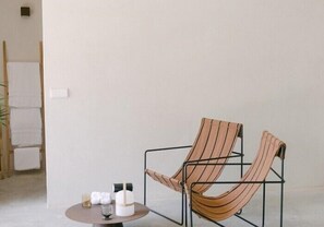 Honeymoon Double Room, 1 King Bed, Valley View | Living area | IPad - Numa Experimental (Pontevedra)