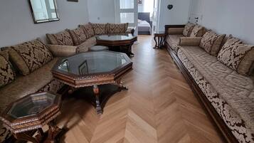 Apartment, 2 Bedrooms, Accessible, Patio | Living room