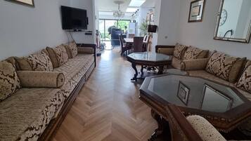 Apartment, 2 Bedrooms, Accessible, Patio | Living room