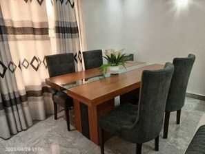 Dining - 6 - Appartement 2 Chambres (Kinshasa)