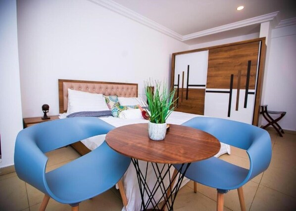 1 bedroom, desk, WiFi, bed sheets