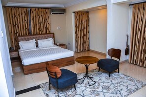 1 bedroom, desk, WiFi, bed sheets - RB ParkHill Hotel Superior Deluxe Double or Twin Room (Dawhenya)