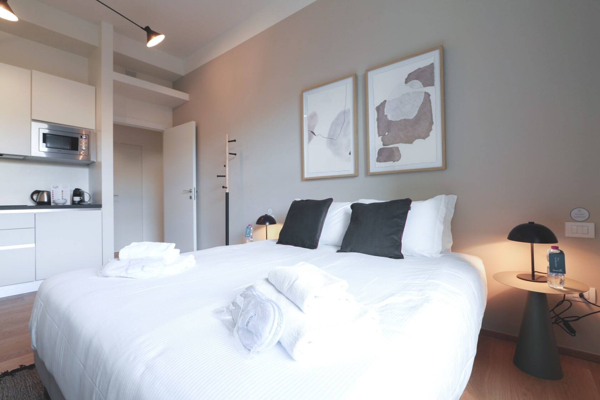 Bügeleisen/Bügelbrett, kostenloses WLAN, Bettwäsche