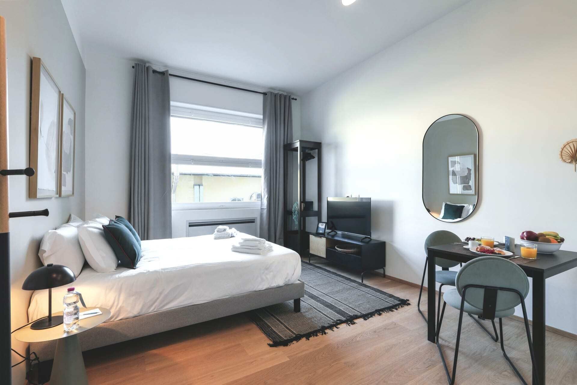 アイロン / アイロン台、WiFi (無料)、ベッドシーツ