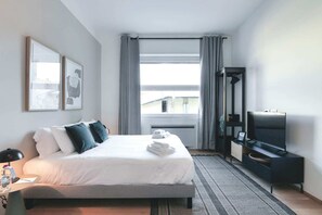 Tabla de planchar con plancha, wifi gratis y ropa de cama 