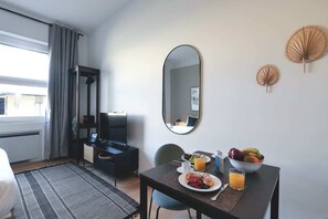 熨斗/熨衫板、免費 Wi-Fi、床單