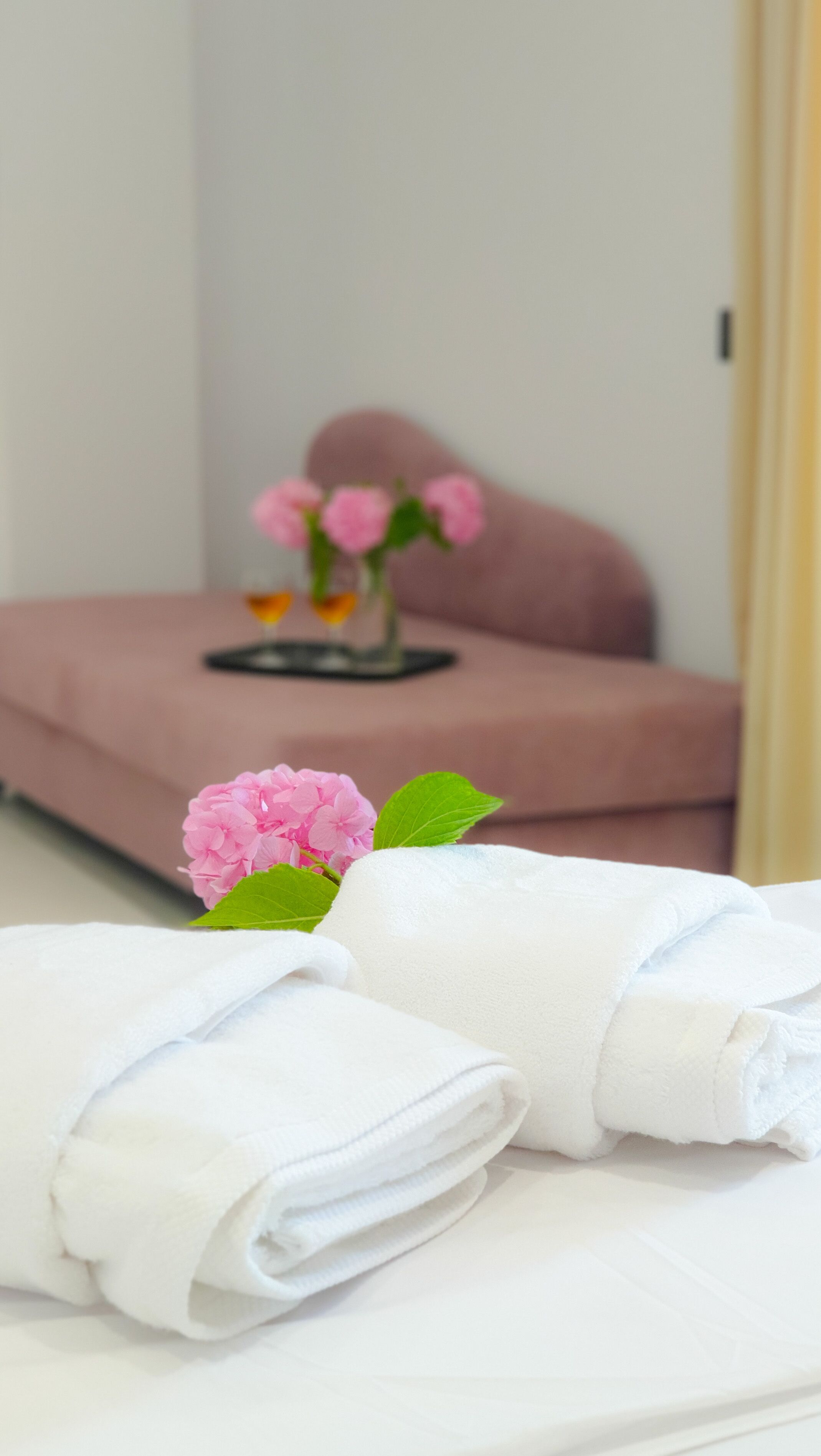 Habitación Deluxe doble, balcón | Decoración individual, mobiliario individual, wifi gratis y ropa de cama