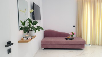 Deluxe Double Room, Balcony | Individually decorated, individually furnished, free WiFi, bed sheets