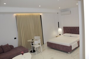 Deluxe Double Room, Balcony | Individually decorated, individually furnished, free WiFi, bed sheets