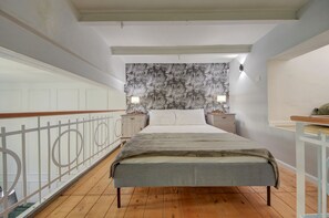 1 chambre, bureau, fer et planche Ă repasser, lit parapluie