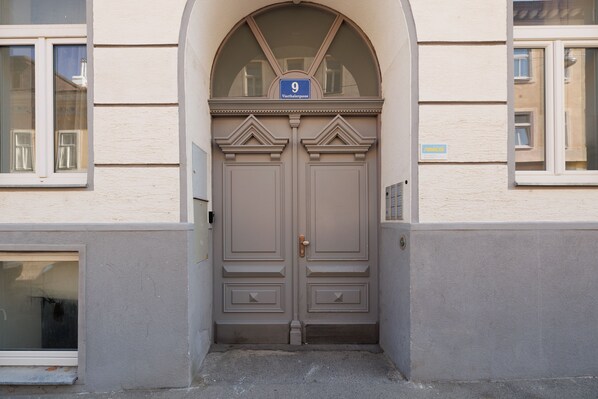 تفاصيل الفندق من الخارج