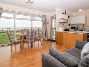 Dining - Beach Croft (Lowestoft)