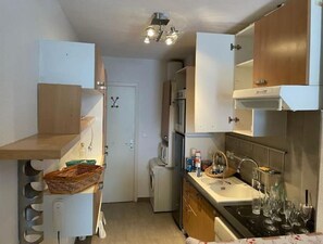 Dishwasher, cookware/dishes/utensils