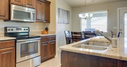 Hurricane Getaway w/ Private Pool, Mtn Views!