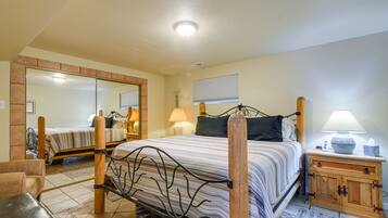 Apartment (2 Bedrooms) | 2 bedrooms, iron/ironing board, bed sheets