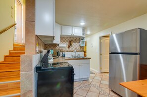 Departamento (2 Bedrooms) | Cocina privada | Utensilios de cocina y toallas de papel 