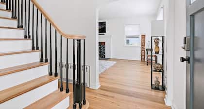 Near NYC ~ Fire pit, Game Room, King Bed