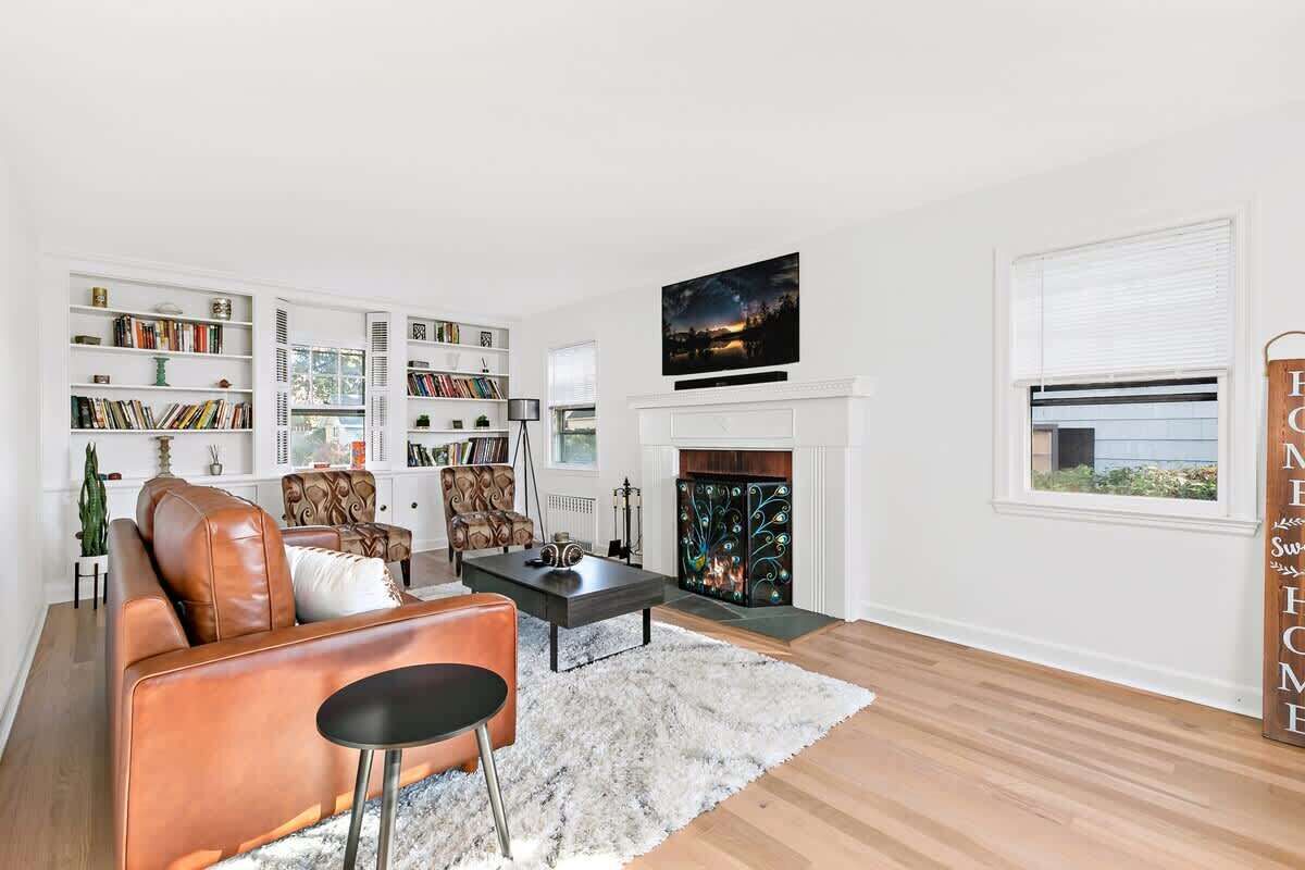 TV, fireplace, offices
