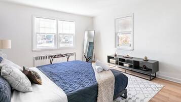 3 makuuhuonetta, silitysrauta/-lauta, vauvan matkasänky, Wi-Fi