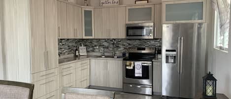 Fridge, microwave, oven, coffee/tea maker