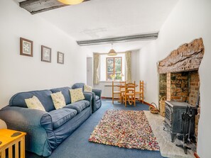 Televisión y chimenea