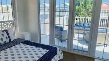 4 quartos, cofres nos quartos, ferros/tábuas de passar roupa, Wi-Fi