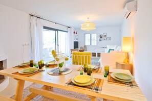 Interior - Charming villa in a quiet location close to the beach (Ibiza)