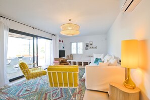 Living area - Charming villa in a quiet location close to the beach (Ibiza)
